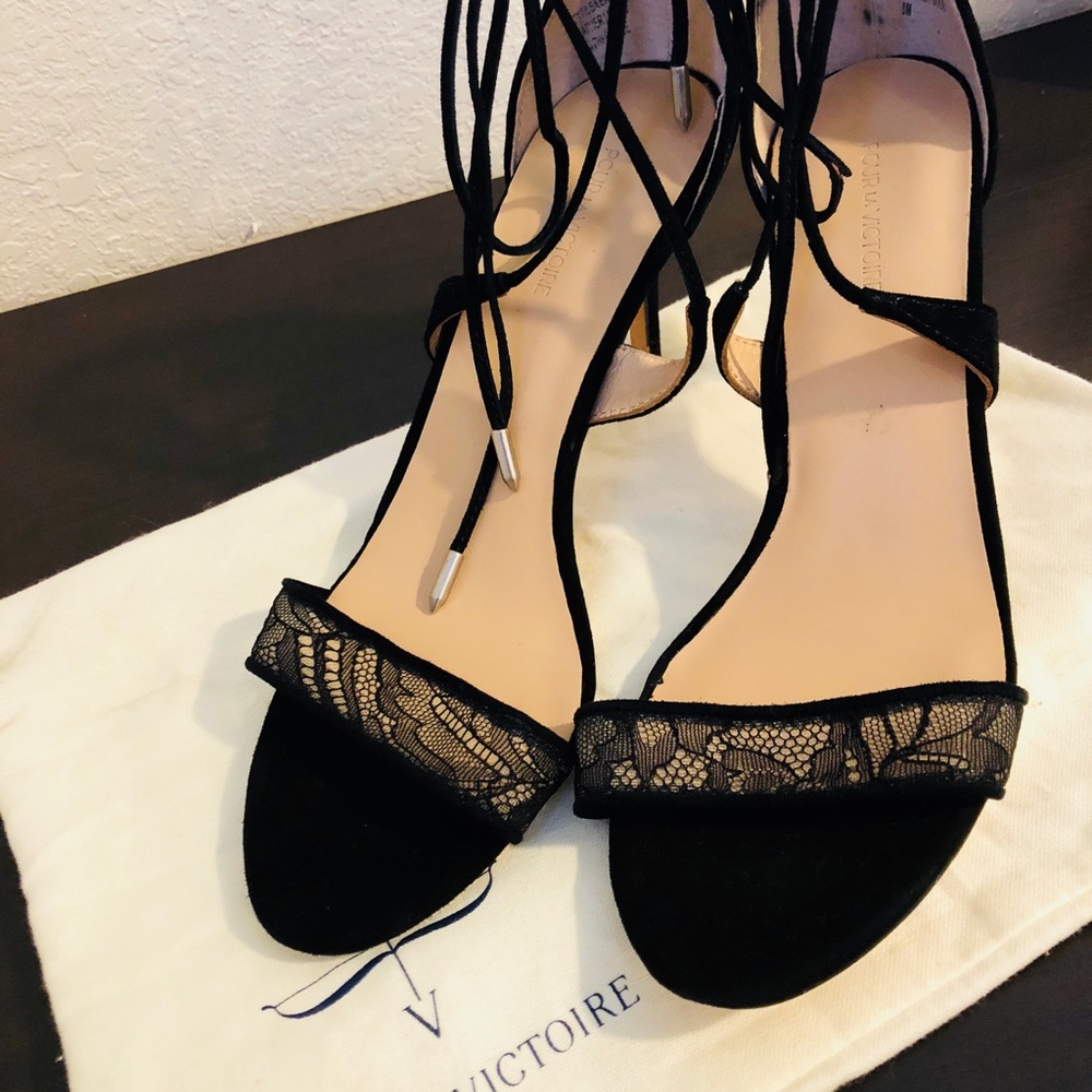 POUR LA VICTOIRE Lace heels